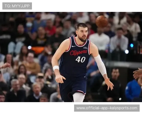 洛杉矶快船对阵洛杉矶湖人:伊维察·祖巴茨19篮板统治,篮板被完爆